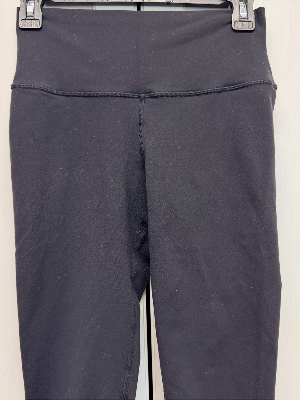 Alo Woman’s Black Active Leggings - Picture 3 of 6